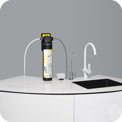An image of a novita 15” Undersink Filtration System W61 Plus – The Home • Hi-Flow with a water filter.